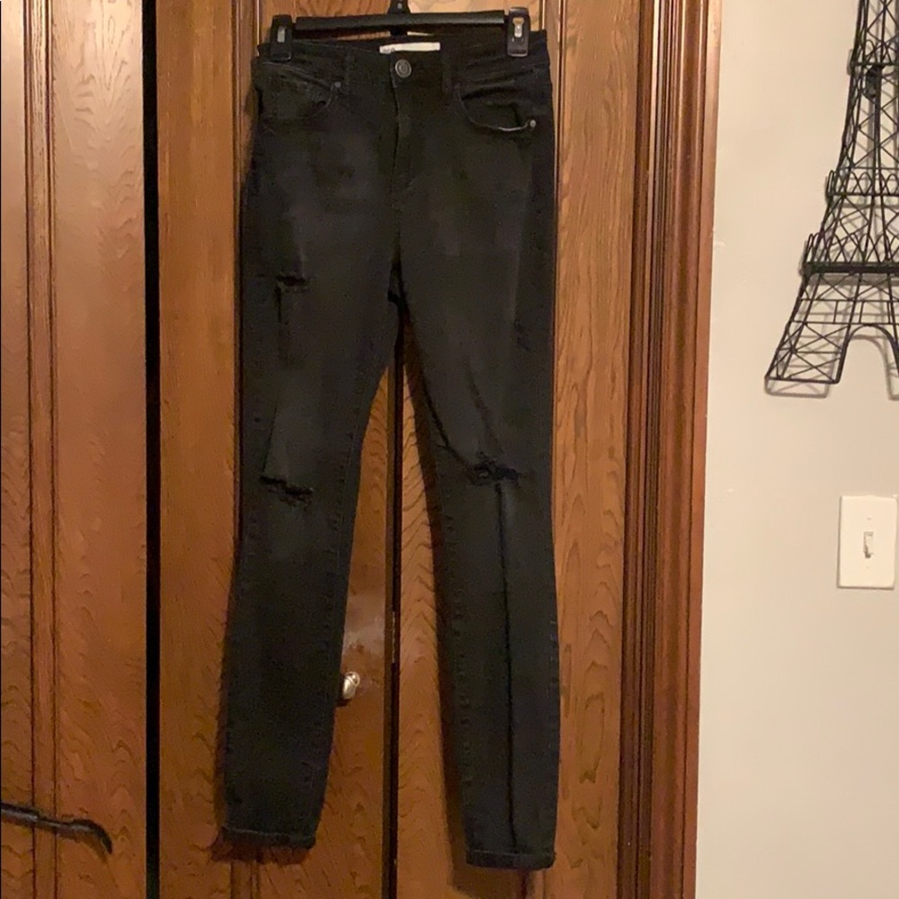 black ripped skinny jeans